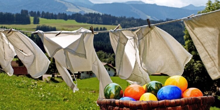 Când se SPALĂ rufele în Săptămâna Mare. Ce spun preoții. Ce e INTERZIS să faci, în Săptămâna Patimilor