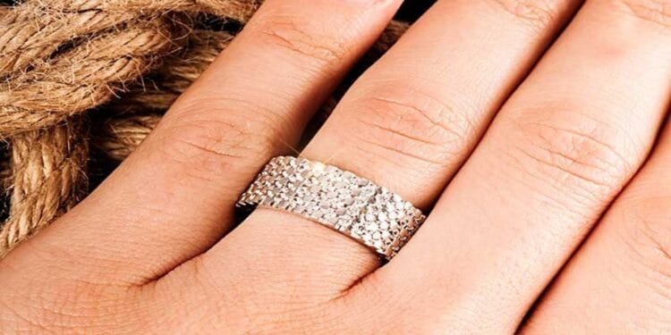 Incredibil unde și-a găsit un bărbat o bijuterie pierdută de luni bune!