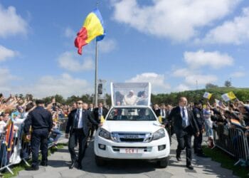 Imagini de colecție de la vizita apostolică a Papei Francisc în România. La aproape 20 de ani de la vizita Papei Ioan Paul al II-lea