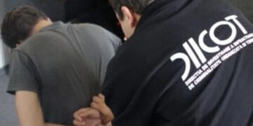 Au picat în mâna polițiștilor când făceau tranzacții cu diverse prafuri! Acum, pentru 30 de zile, stau la ”răcoare”