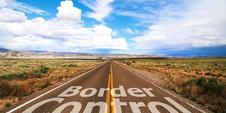 Atenționare de călătorie pentru unii români! Măsuri drastice la granițe