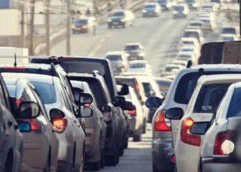 Codul Rutier vine cu o obligație pentru șoferi. Ce trebuie să faci dacă ai mașina înmatriculată în alt județ!