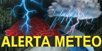 ALERTĂ METEO. S-a rupt Cerul. Grindină cât oul de porumbel. Vânt de te ridică de la sol