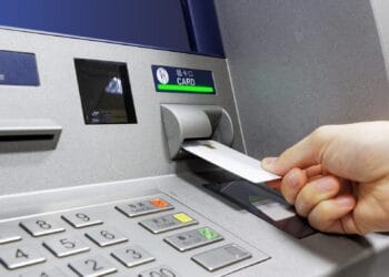 Vrei să retragi bani de la bancomat? Se schimbă regulile. Iată ce s-a schimbat!
