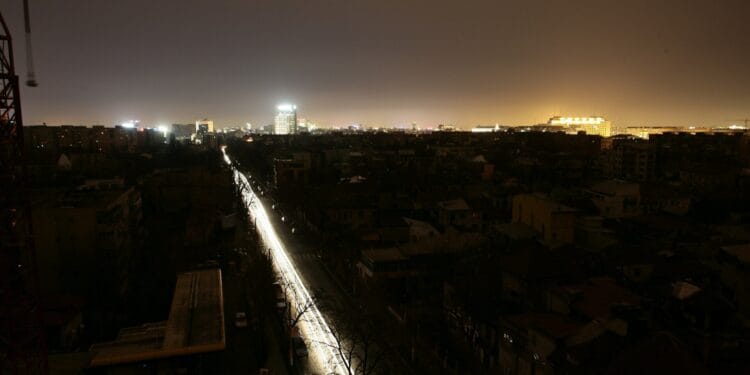 Se oprește curentul în mai multe localități din România. Cât timp lovește blestemul negru în aceste zone!