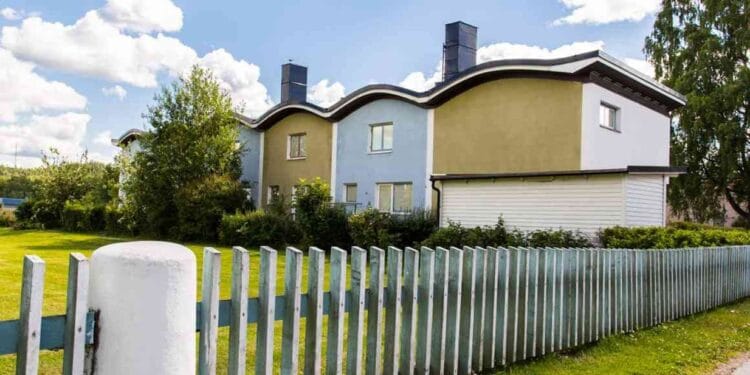 La ce trebuie să aibă grijă românii care locuiesc la case. Mare grijă, se ajunge la instanță!