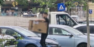 Colet cu peste 6 kilograme de canabis introdus în țară! Destinatarul dă acum cu subsemnatul la DIICOT!