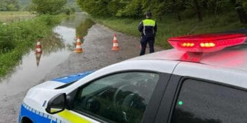 ALERTĂ. Drumuri județene închise din cauza inundațiilor care au făcut prăpăd. S-au creat rute ocolitoare