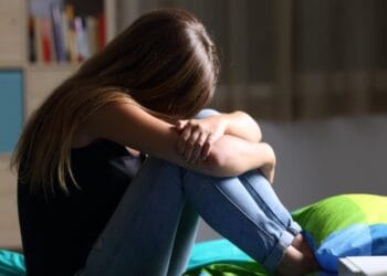 Un cunoscut profesor, cercetat penal după ce ar fi violat o elevă. Culmea îi era diriginte la clasă