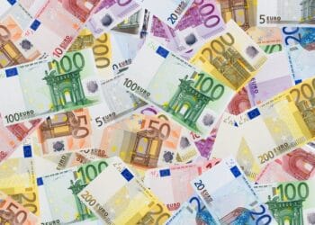 Ies de pe piață bancnote pe care mulți le au în casă! Acestea pot fi schimbate la bănci!