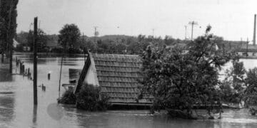 Orașe sub ape. Ploile torențiale și grindina continuă să facă ravagii în țară. Adio, recolte!