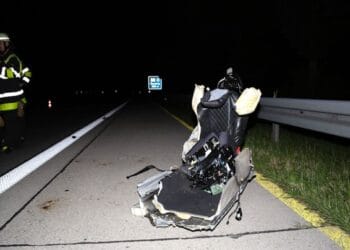 A alergat pe autostradă cu 305 km/h. Audi-ul a fost catapultat într-o zonă împădurită. Un morman de moloz