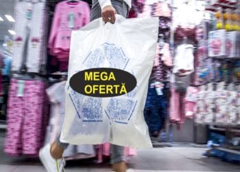 Clienții se calcă pe picioare. E isterie totală. Produsele de la PEPCO la puțin peste 2 euro. Mega ofertă