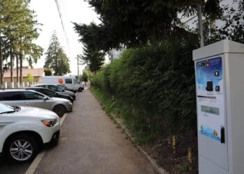 Parcometre distruse de câțiva indivizi. Aceștia sunt căutați de oamenii legii. Distrugerile au fost în zona centrală a orașului