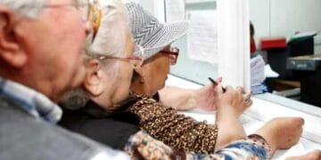 Vești bune pentru pensionari! Cresc pensiile! Ce categorie de români se încadrează!