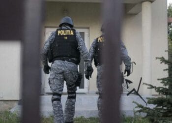 Reținuți pentru trafic de droguri de mare risc! Băgau marfa în țară prin intermediul curierilor!