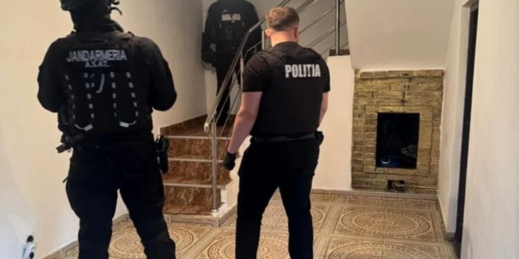 Percheziții de amploare în toată România. Interlopii scuturați de oamenii legii, de arme periculoase
