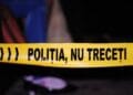 O femeie a fost măcelărită pe o stradă. A fost găsită într-o baltă de sânge. Bărbatul care a înjunghiat-o a fugit