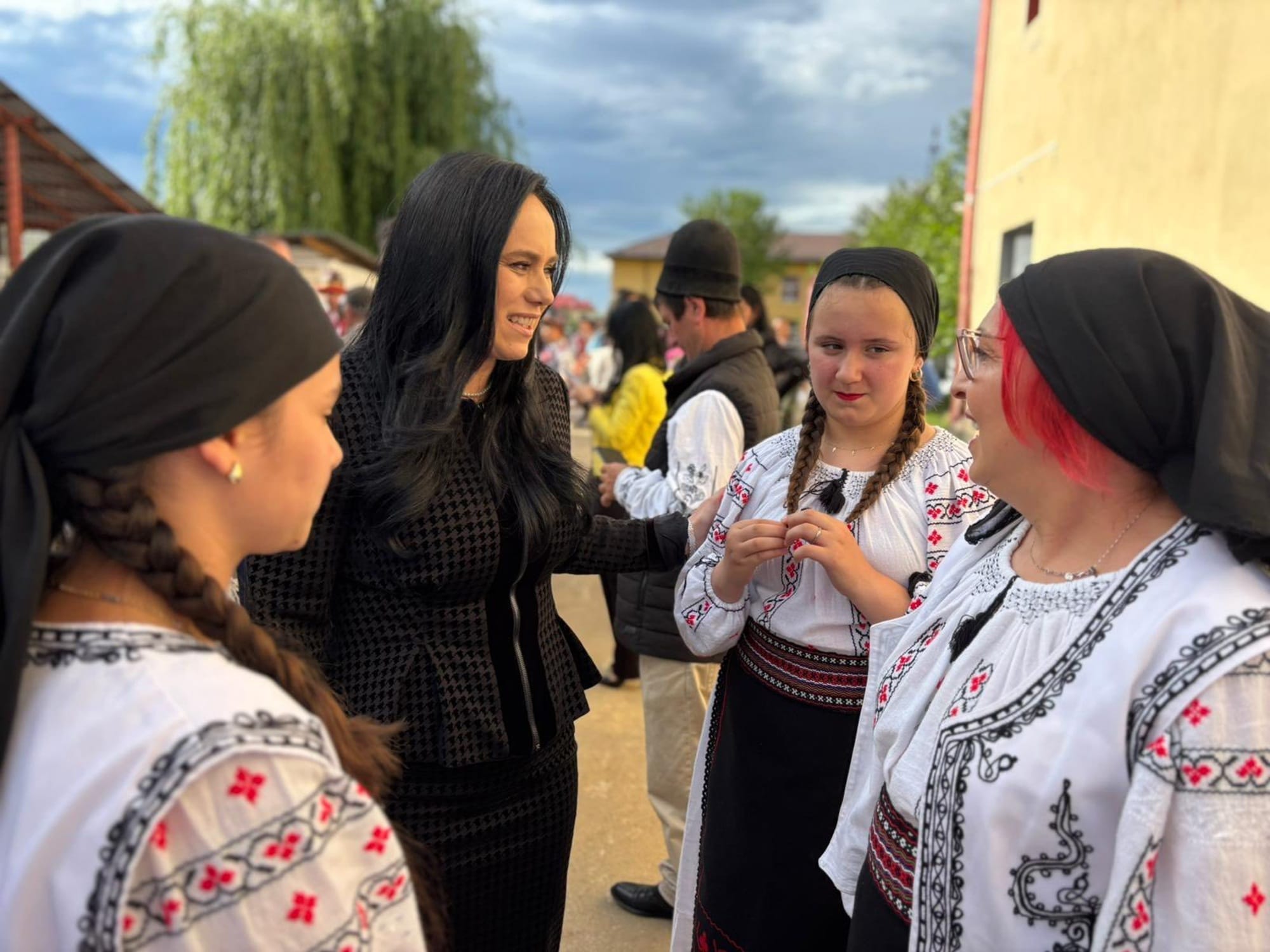 Ministrul Muncii, Simona Bucura Oprescu la Festivalul Călușului Argeșean