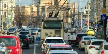 Reguli noi pentru conducătorii auto! Viteza de deplasare în localitate va fi limitată!