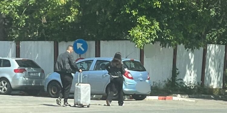 Bărbat prins în flagrant! Se plimba prin oraș cu un troler plin cu droguri! VIDEO