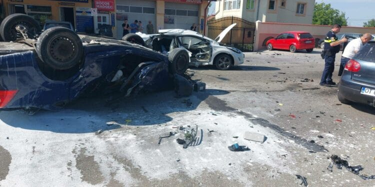 Grav accident rutier! Patru mașini implicate! Un copil de 11 ani a murit, iar două persoane sunt rănite!