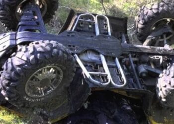 Cinci persoane rănite după ce s-au răsturnat cu un ATV. Cel care îl conducea era băut bine…