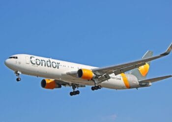 O aeronavă a zburat 32 de ore și a aterizat în locul de unde decolase. Pasagerii au trăit un adevărat coșmar!