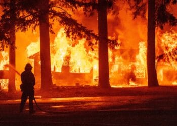 Pompieri împușcați la o intervenție! Aceștia se aflau la un incendiu de vegetație!