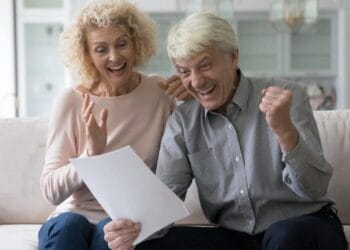 Ce categorie de pensionari iau bani în plus în următoarea perioadă. A fost confirmată trecerea la pensie limită de vârstă. Creștere de aproape 3.000 lei lunar