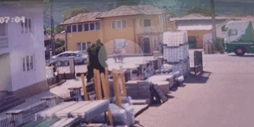 Trei persoane rănite într-un accident rutier. Printre victime un copil de 4 ani și o femeie însărcinată!