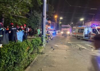 Accident înfiorător. O șoferiță începătoare a băgat în pământ, un participant la trafic. Nenorocirea s-a produs în buricul târgului