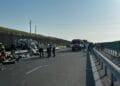 Un TIR a spulberat o dubă oprită pe drumul expres Pitești-Craiova. Un tânăr din Argeș a murit pe loc. Avea 2 copii