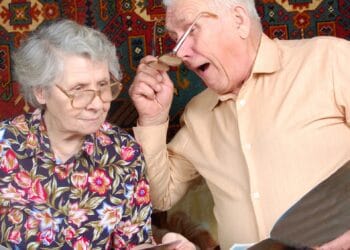 Ultimă oră! Iată când intră banii pe carduri. Cum se vor plătii alocațiile, pensiile și alte drepturi sociale!