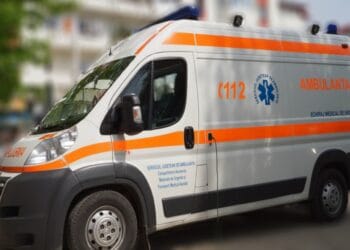 Caz șocant pe o stradă. O femeie și-a dat foc! Nu a mai putut nimeni să o salveze decât să constate decesul!