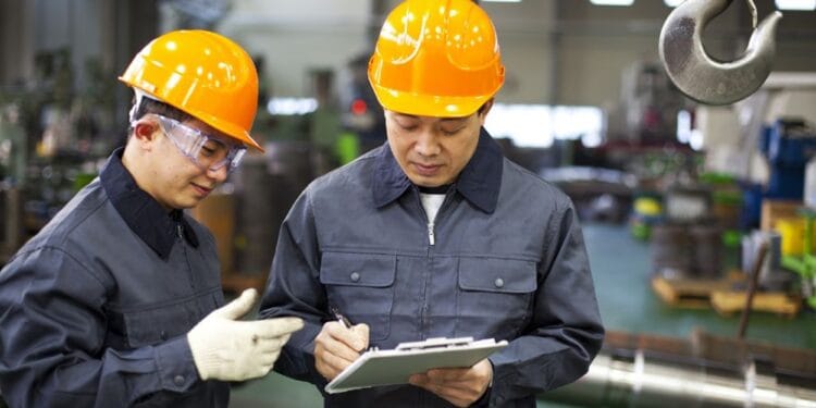 Locuri de muncă refuzate constant de români. Angajatorii au apelat la personal asiatic!