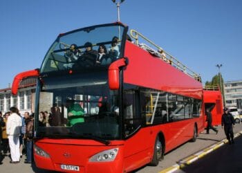 Autobuzele supraetajate vot fi văzute în orașele României! Care sunt turiștii care se vor bucura primii de aceste beneficii
