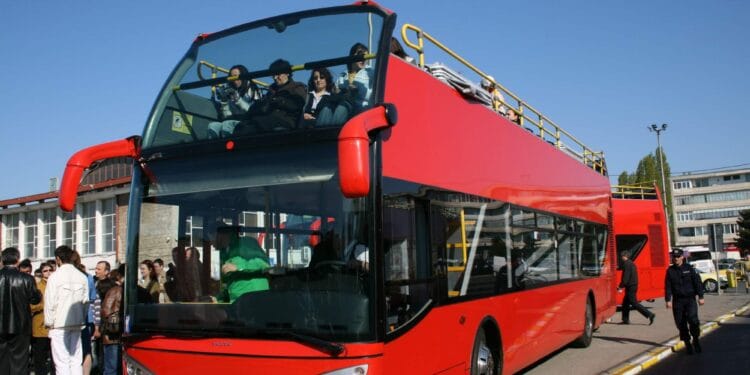 Autobuzele supraetajate vot fi văzute în orașele României! Care sunt turiștii care se vor bucura primii de aceste beneficii
