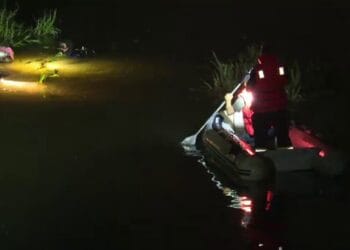 TRAGEDIE. Un bărbat s-a înecat chiar sub ochii prietenilor săi! Curenții puternici i-au împiedicat să îl ajute!