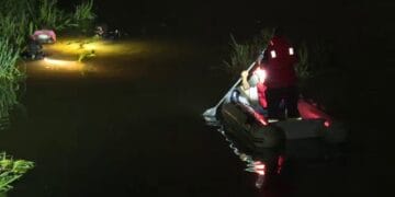 TRAGEDIE. Un bărbat s-a înecat chiar sub ochii prietenilor săi! Curenții puternici i-au împiedicat să îl ajute!