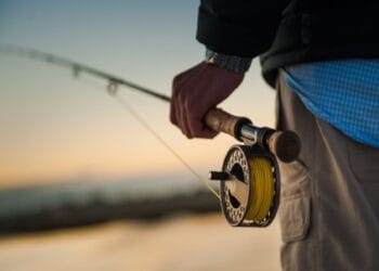 Tragedie pe baltă. Un bărbat în floarea vârstei a murit electrocutat în timp ce se afla la pescuit