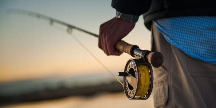 Tragedie pe baltă. Un bărbat în floarea vârstei a murit electrocutat în timp ce se afla la pescuit