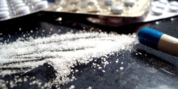 Femeie cercetată pentru trafic de droguri! Face parte dintr-un grup infracțional! Au fost reținute șapte persoane!