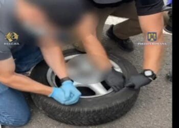 Un cunoscut politician de la noi a găsit un pachet cu droguri de mare risc sub mașina sa. A auzit inițial un sunet ciudat, apoi a urmat calvarul