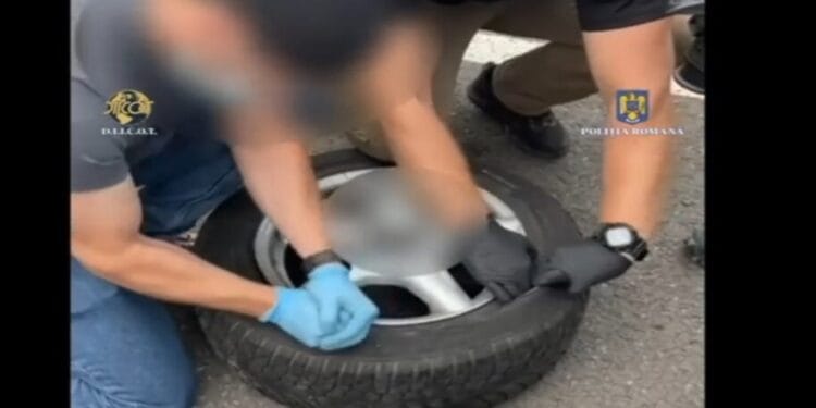 Un cunoscut politician de la noi a găsit un pachet cu droguri de mare risc sub mașina sa. A auzit inițial un sunet ciudat, apoi a urmat calvarul