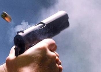 Focuri de armă în curtea unui hotel. Incident periculos cu cartușe de calibru mare. Ce au descoperit polițiștii, e halucinant!