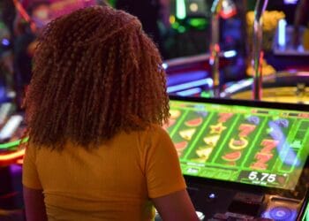 ”Drogurile legale”, o problemă în rândul tinerilor. Nu vin singure, ci cu alcoolul consumat haotic și jocurile de noroc!