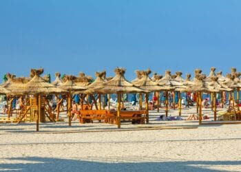 Absolvenții de liceu cu 10 la Bacalaureat beneficiază de gratuități la mare! Reduceri masive, cafele gratis și cadouri 