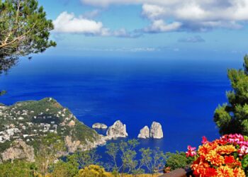 Românii vor să scape de internet! Mulți caută locuri izolate! Vor să audă doar valurile mării!