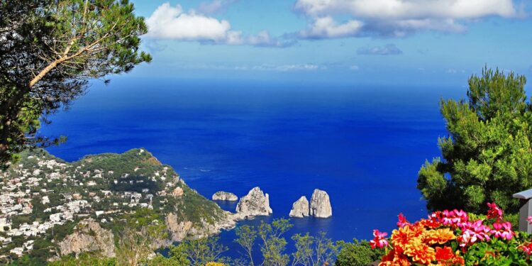 Românii vor să scape de internet! Mulți caută locuri izolate! Vor să audă doar valurile mării!